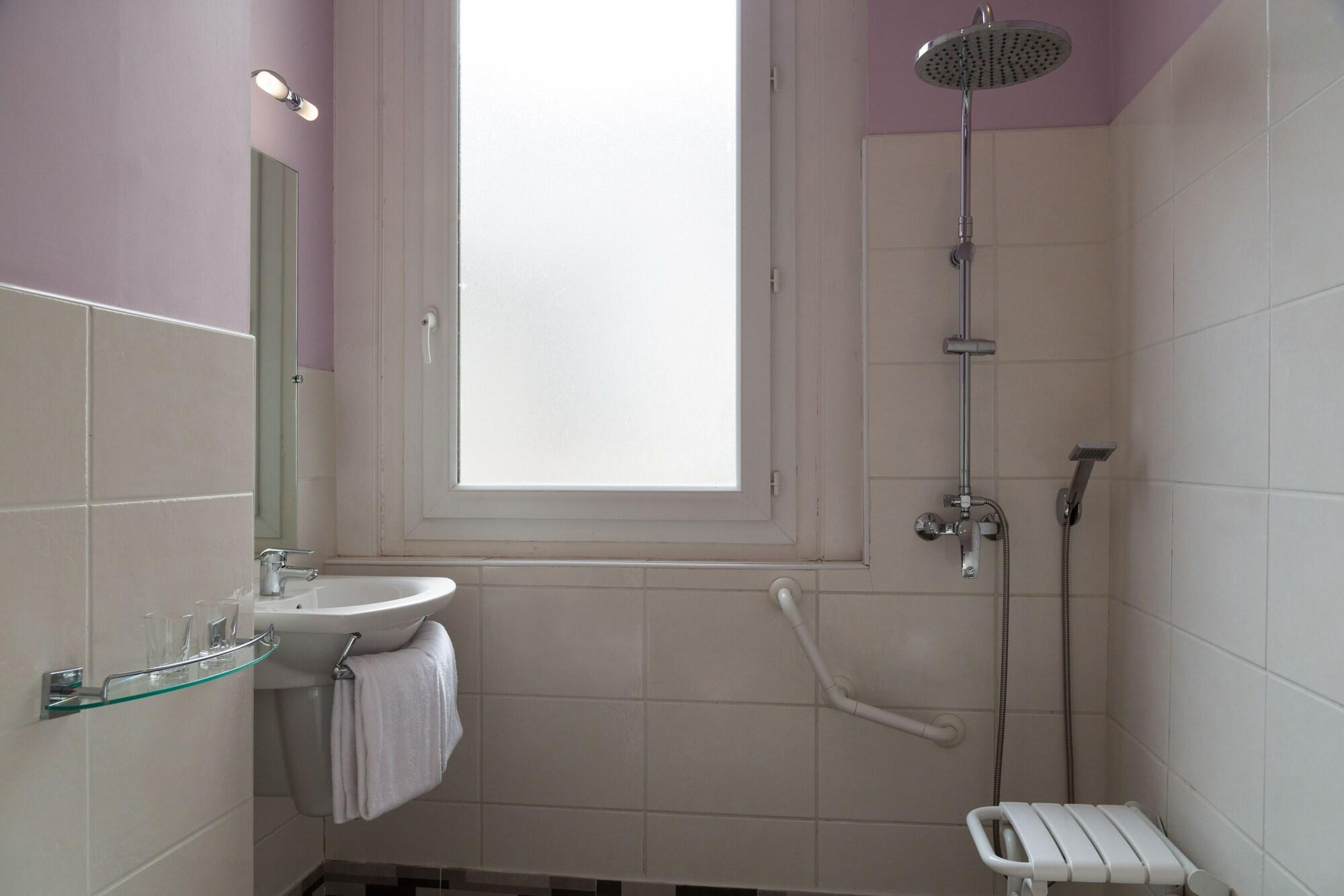 Urban Style, Hotel Le Cheval Noir, Saint-Etienne Bagian luar foto