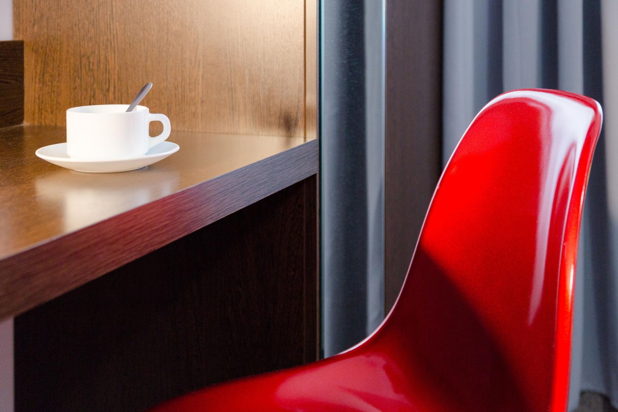 Urban Style, Hotel Le Cheval Noir, Saint-Etienne Bagian luar foto