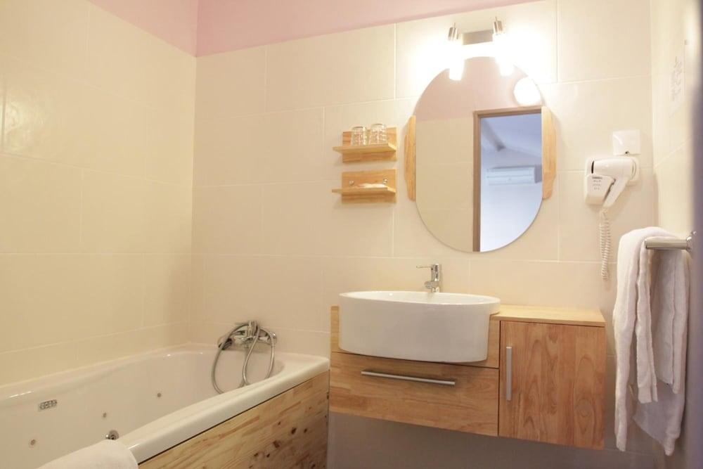 Urban Style, Hotel Le Cheval Noir, Saint-Etienne Bagian luar foto