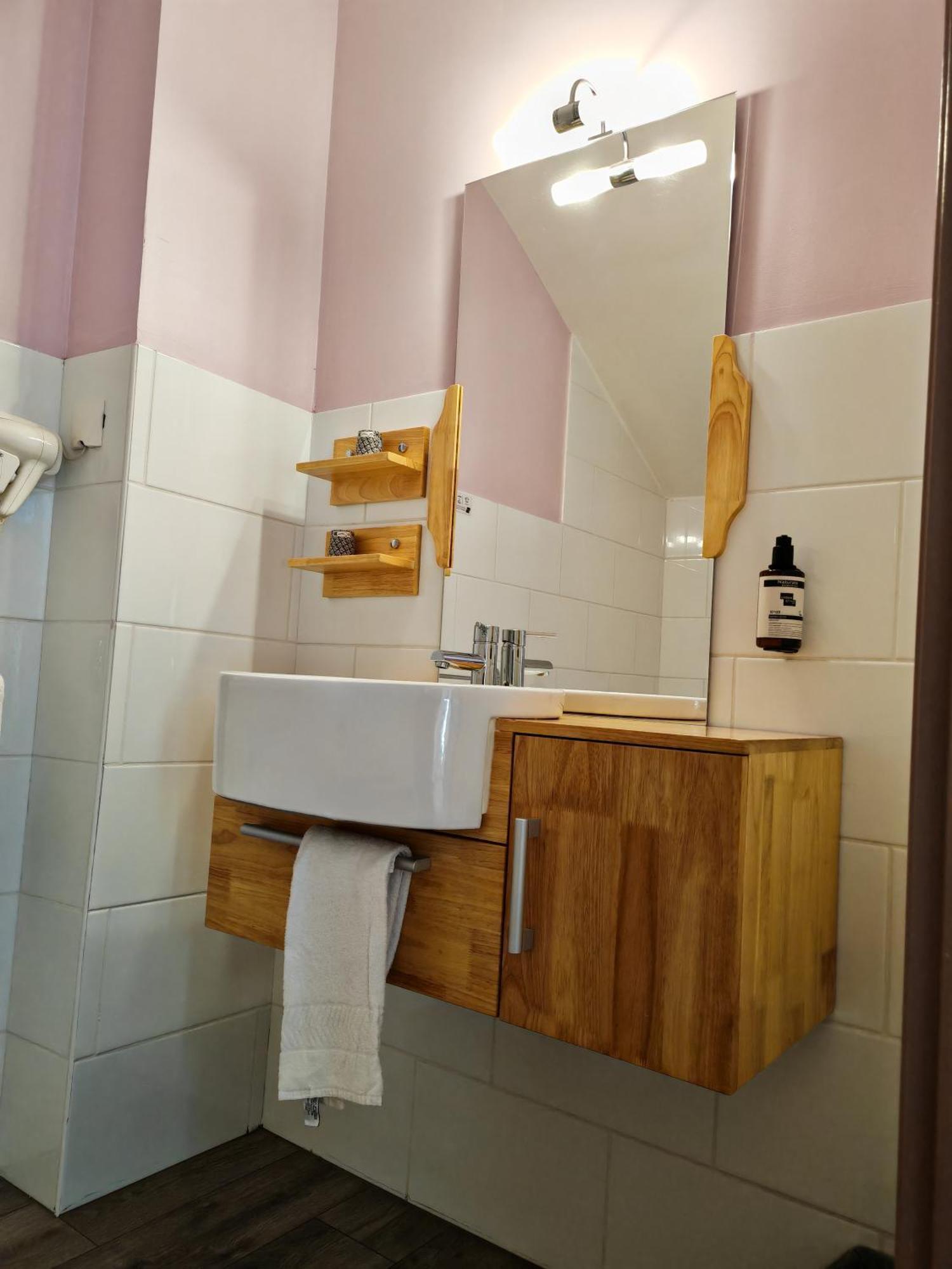 Urban Style, Hotel Le Cheval Noir, Saint-Etienne Bagian luar foto